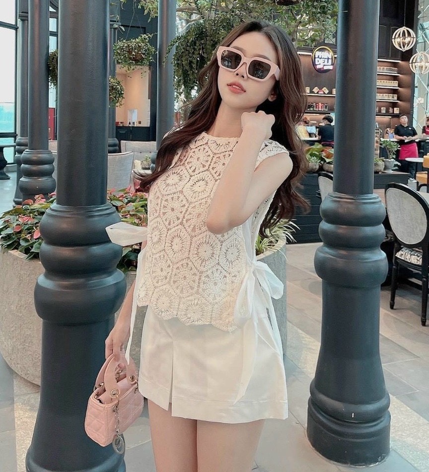 SET ÁO CROPTOP SUÔNG TRƠN REN HOA FLORAL SÁT NÁCH + QUẦN NGẮN GIẢ VÁY LƯNG CAO ỐNG RỘNG SUÔNG TRƠN DẠO PHỐ DỰ TIỆC
