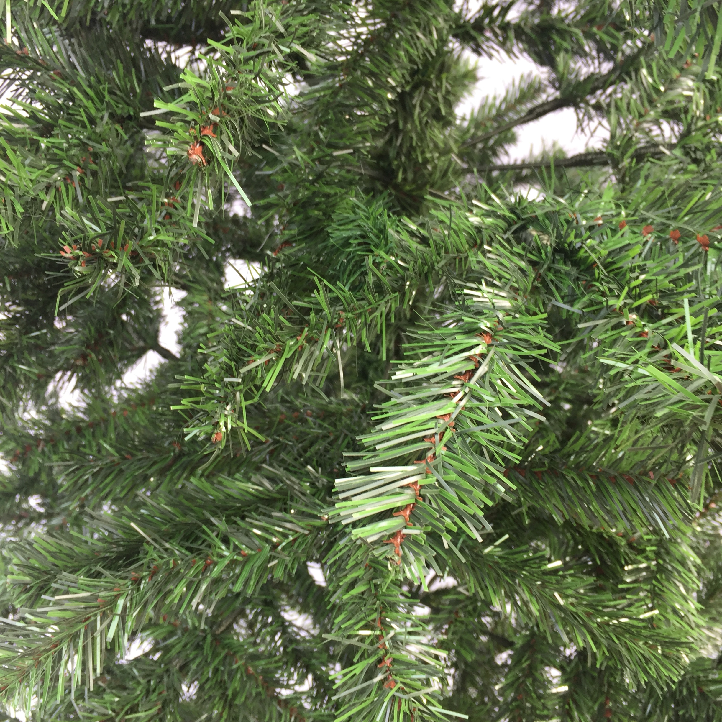 Cây thông lá xanh cao 1,8m trang trí Giáng sinh Noel (Tặng 1 ngôi sao 5 cánh và 2 dây kim tuyến 1,8m )