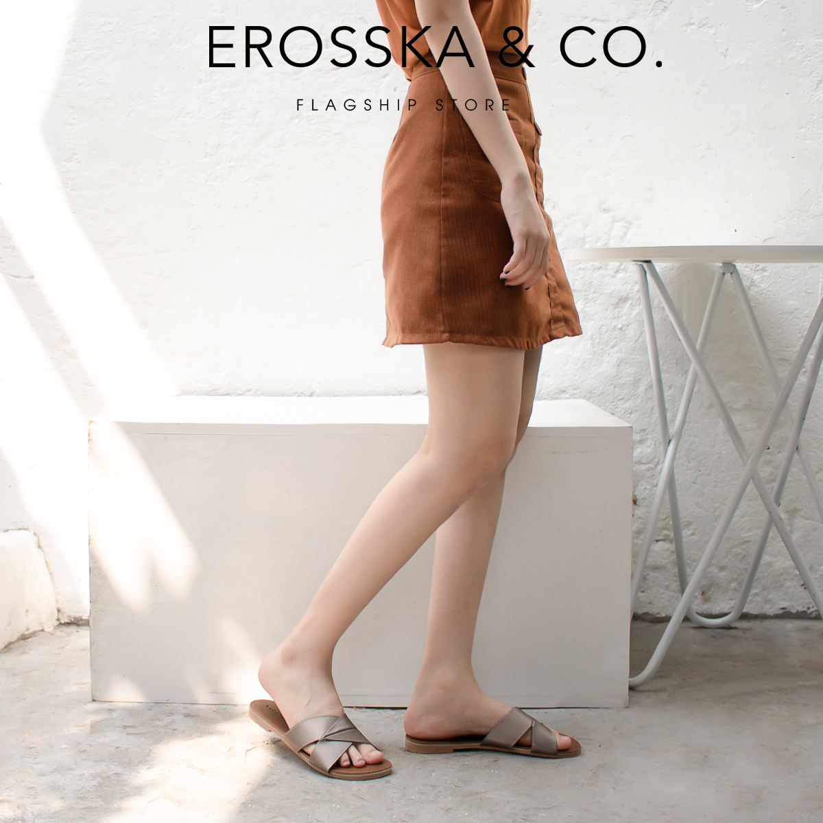 Dép nữ thời trang Erosska quai ngang siêu mềm êm chân DE035
