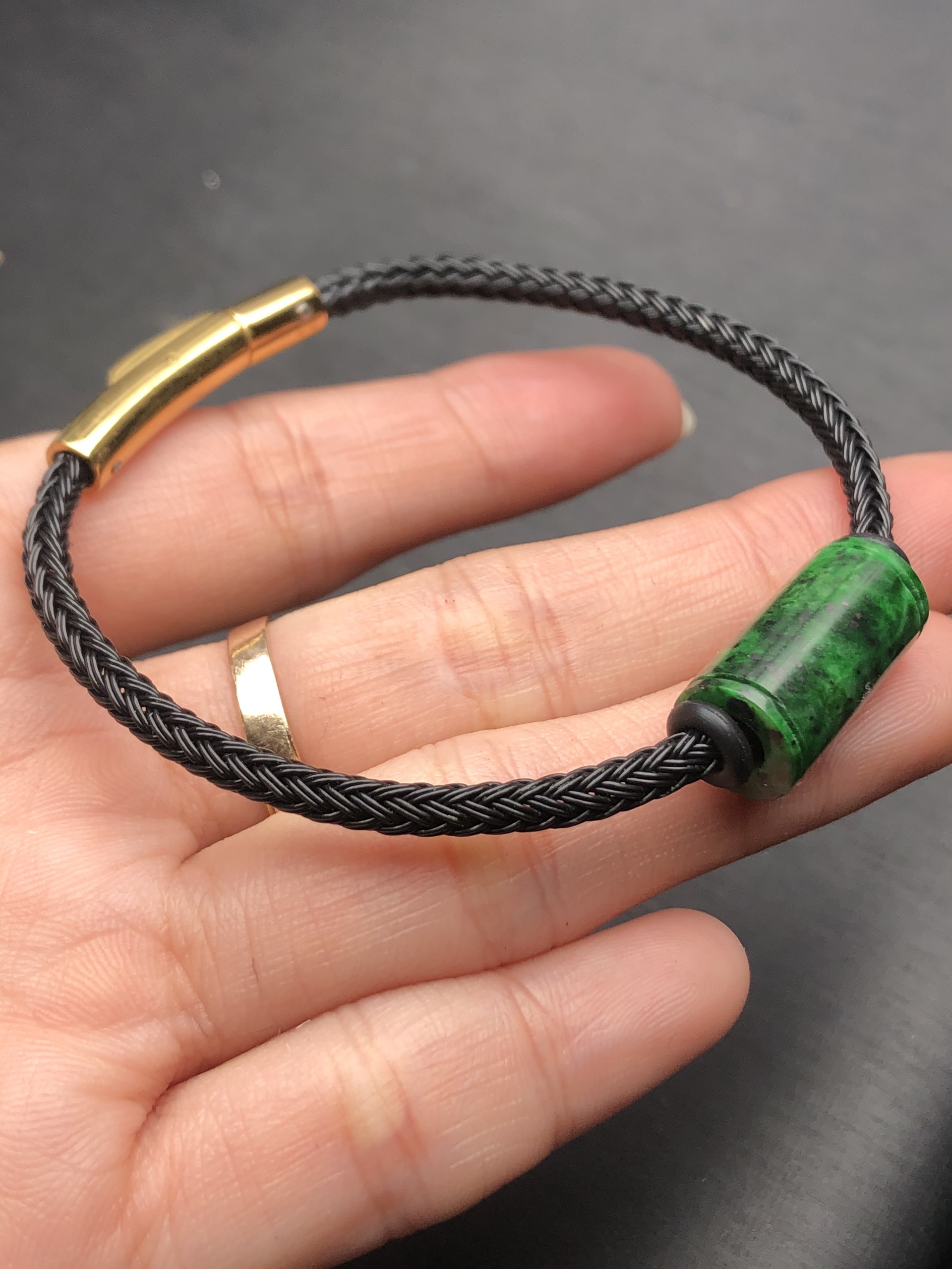 Vòng tay lu thống đá ngọc sơn thuỷ dây lõi thép 3 mm