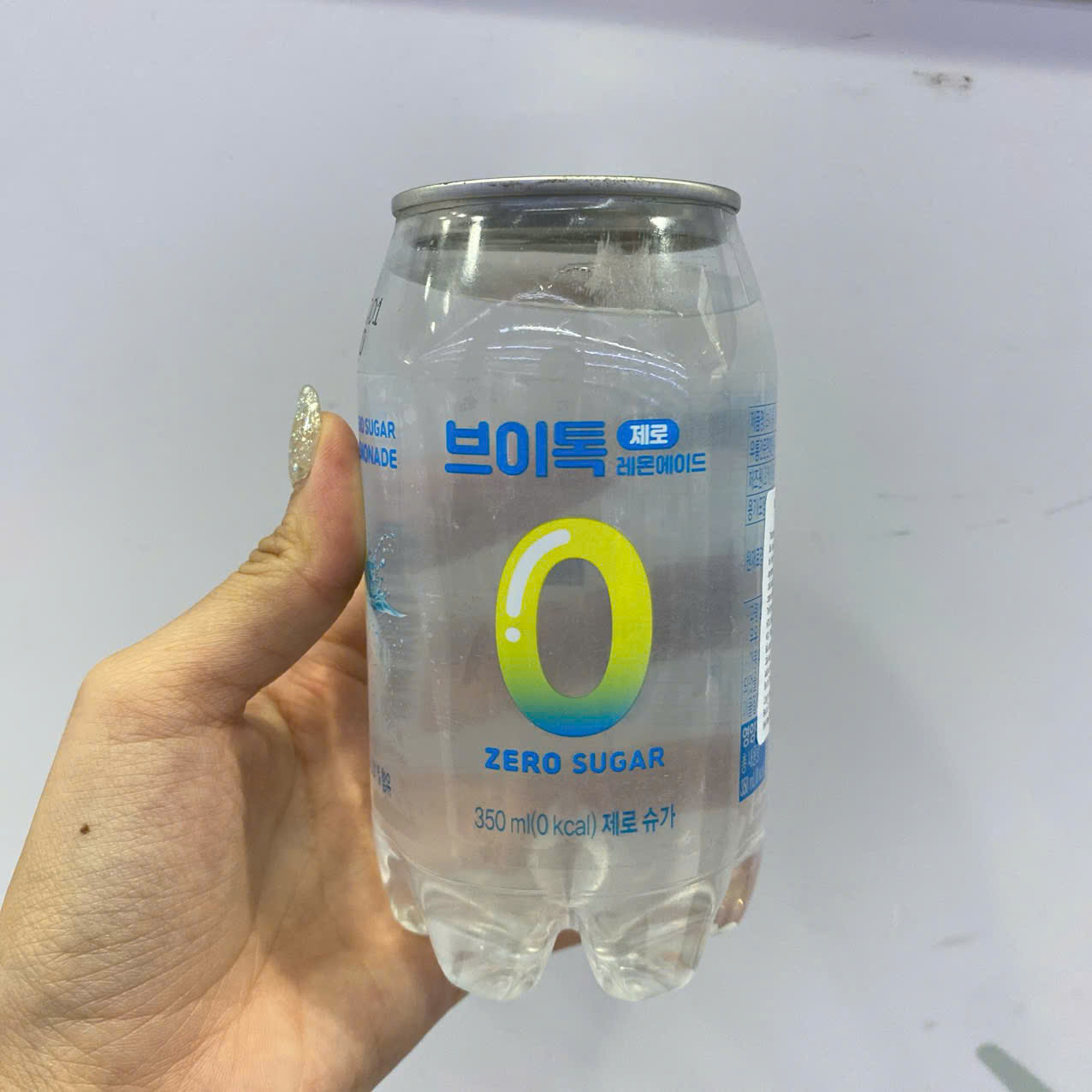 Nước Soda Chanh Không Đường Vtalk Hàn Quốc Lon 350G/ 브이톡) 브이톡 제로레몬에이드 350G