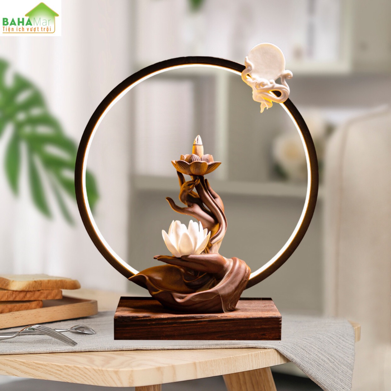 LƯ HƯƠNG VÒNG TRÒN ĐÈN LED PHONG CÁCH THIỀN - THÁC KHÓI TRẦM HƯƠNG CHẢY NGƯỢC BÀN TAY CẦM NHÀNH SEN "BAHAMAR" tạo không khí trong lành, tâm trạng tĩnh tại, làm giảm bớt lo lắng