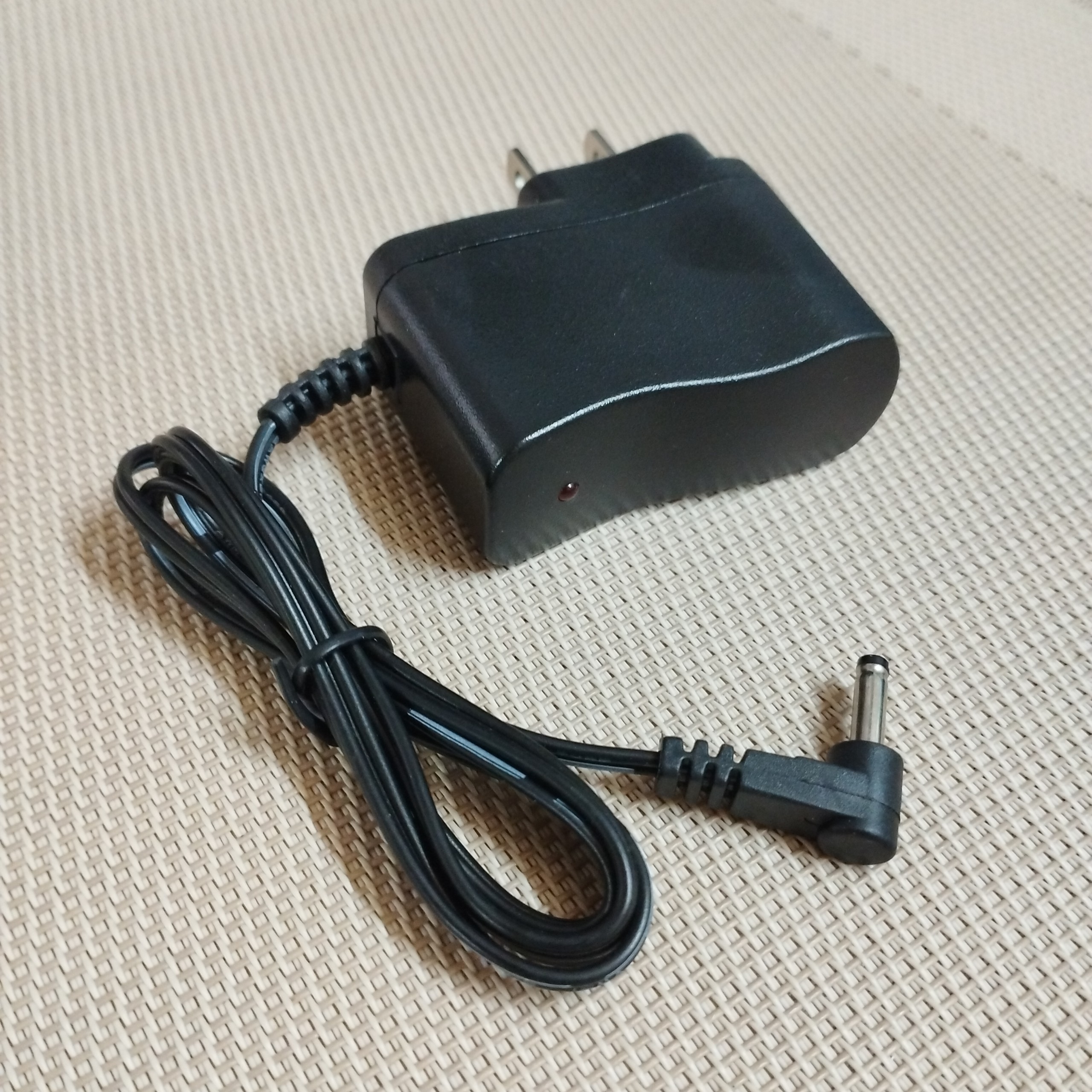 Củ sạc pin 4.8V chân tròn đường kính 3.5mm