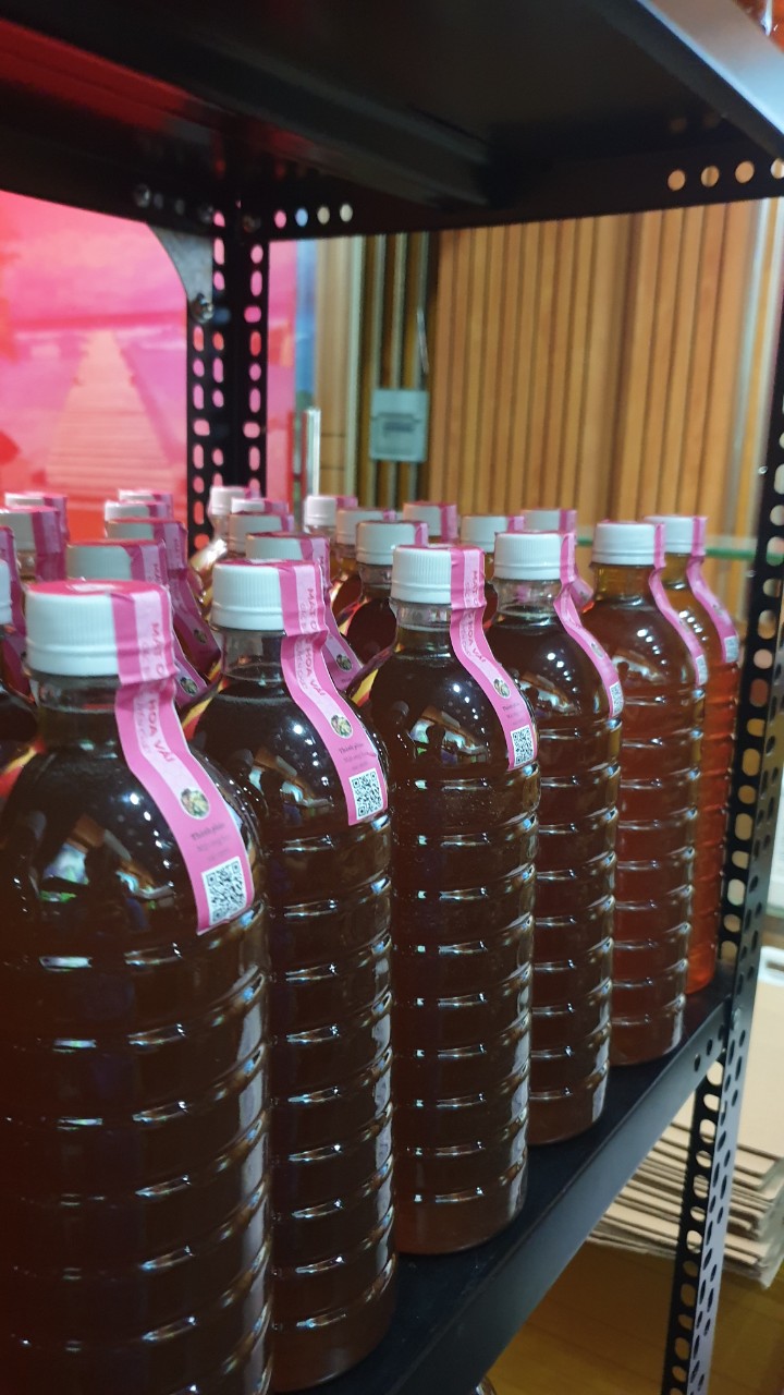 Mật ong hoa VẢI đậm đà 100% 1 lít không tem - Thế Hồng Honey