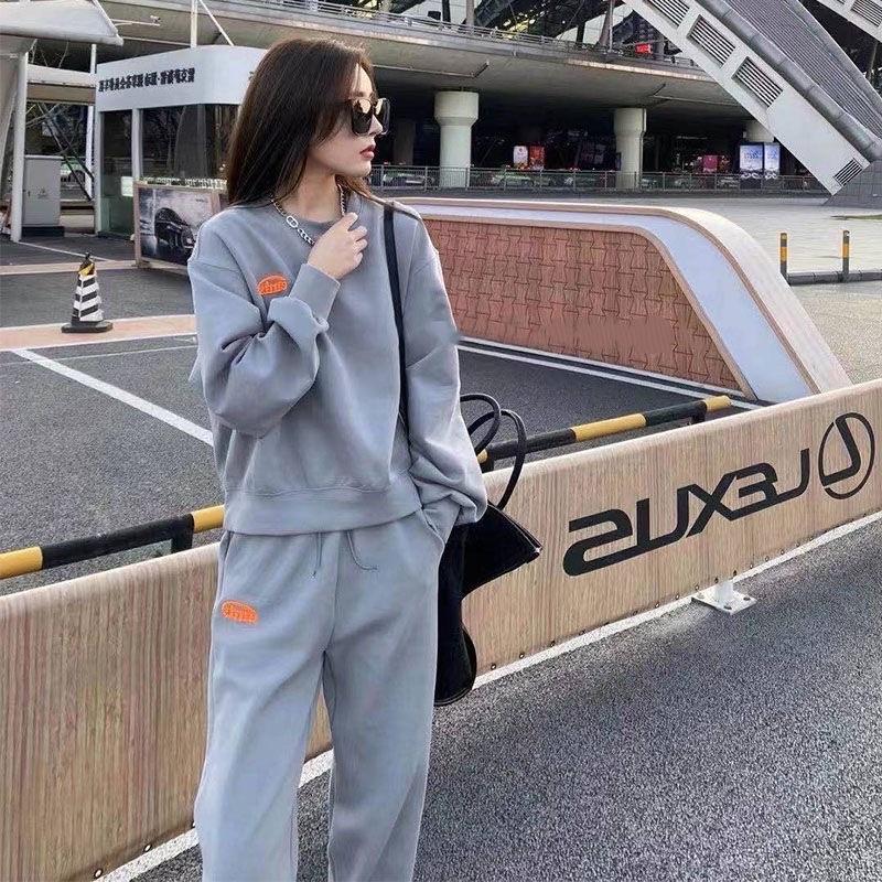 Bộ Thể Thao Nữ Bo Chun Gấu Thêu Logo Chất Nỉ Form Đẹp