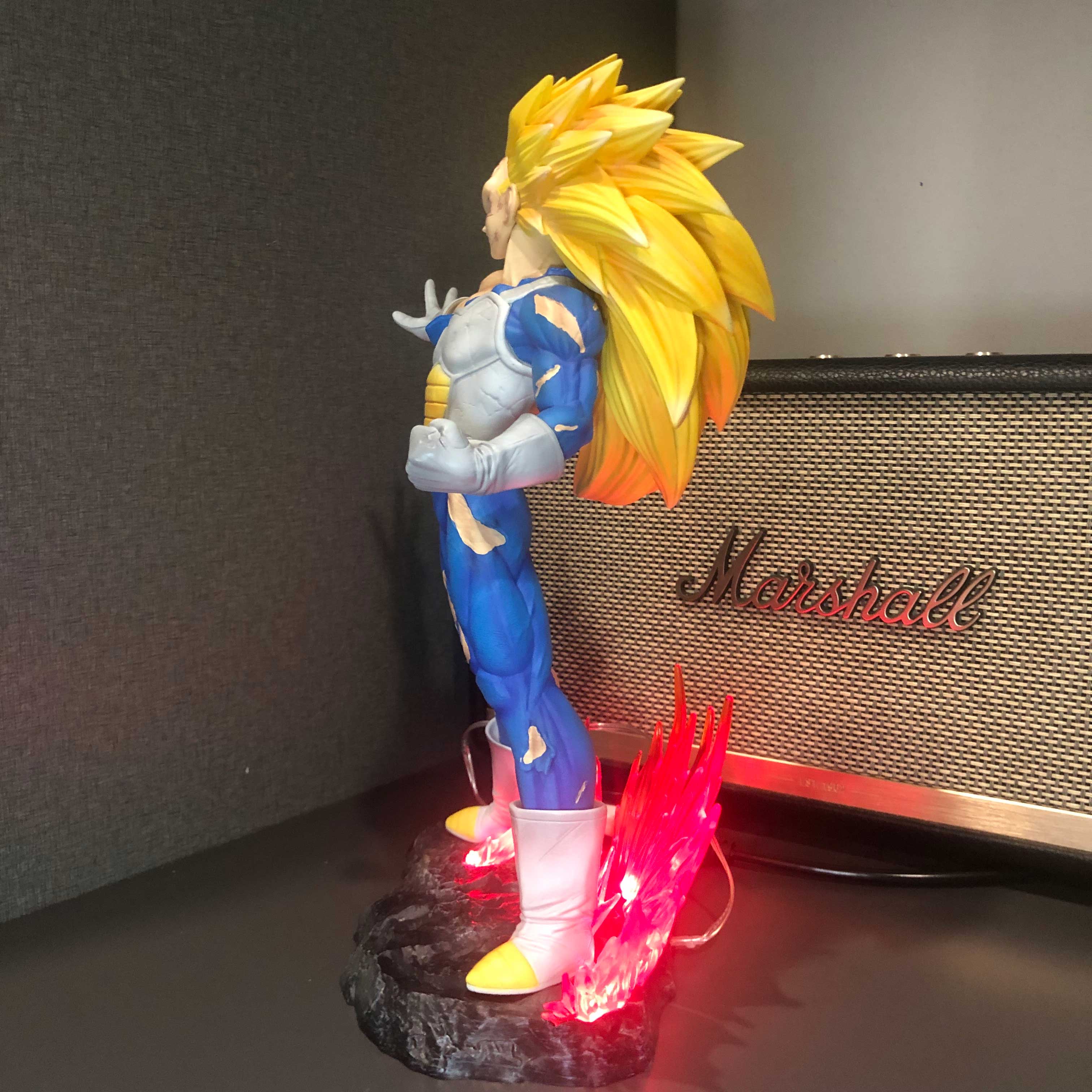Mô hình Vegeta kèm 8 đầu 29 cm có LED  - Dragon Ball