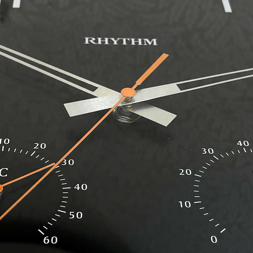 Đồng hồ treo tường Nhật Bản Rhythm CFG727NR02 – Kt 35.0 x 5.0cm, 886g. Vỏ nhựa, Dùng PIN.