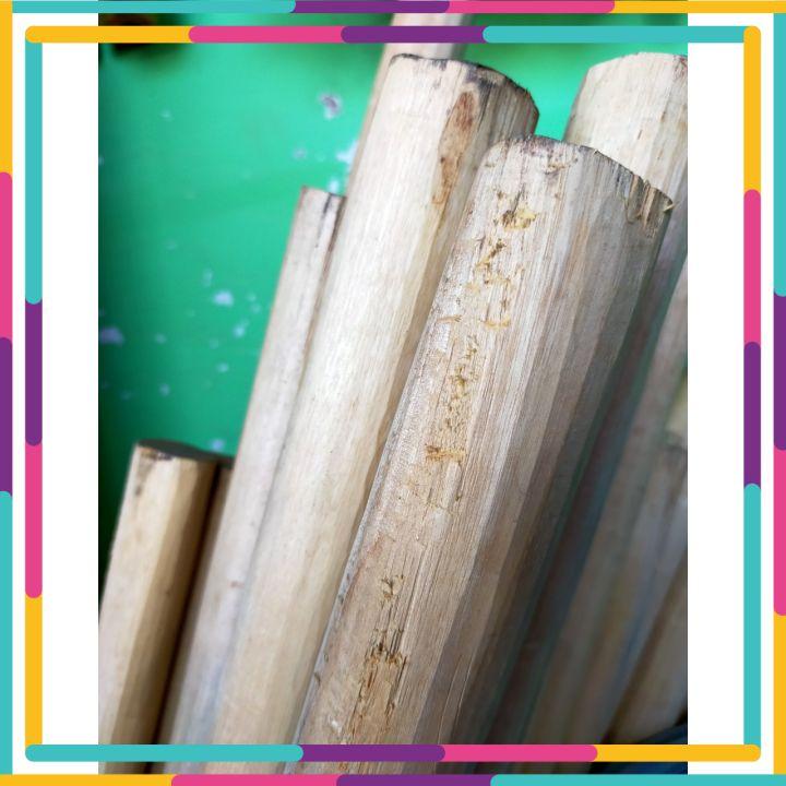 Cán gỗ bằng lăng dùng làm cán cuốc, cán giá