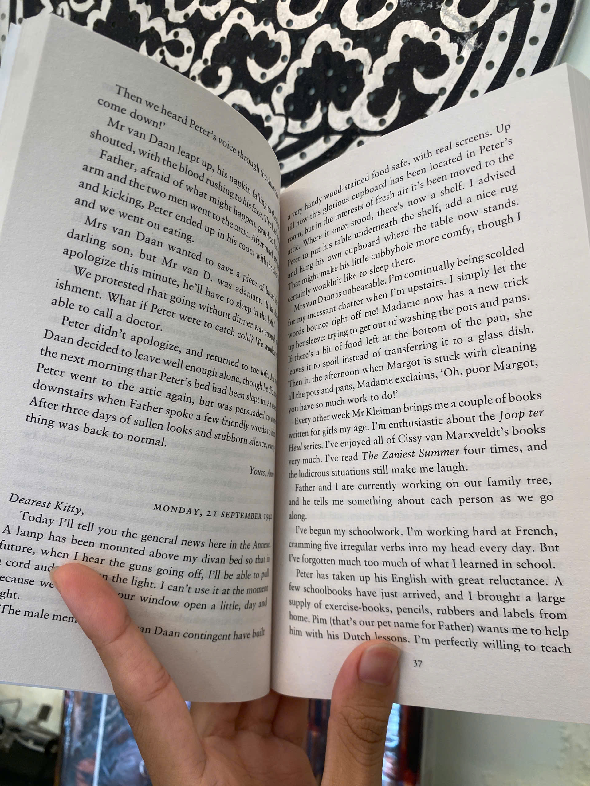 Sách - Diary of a Young Girl by Anne Frank | Classics History Nonfiction / Biography / Ngoại văn