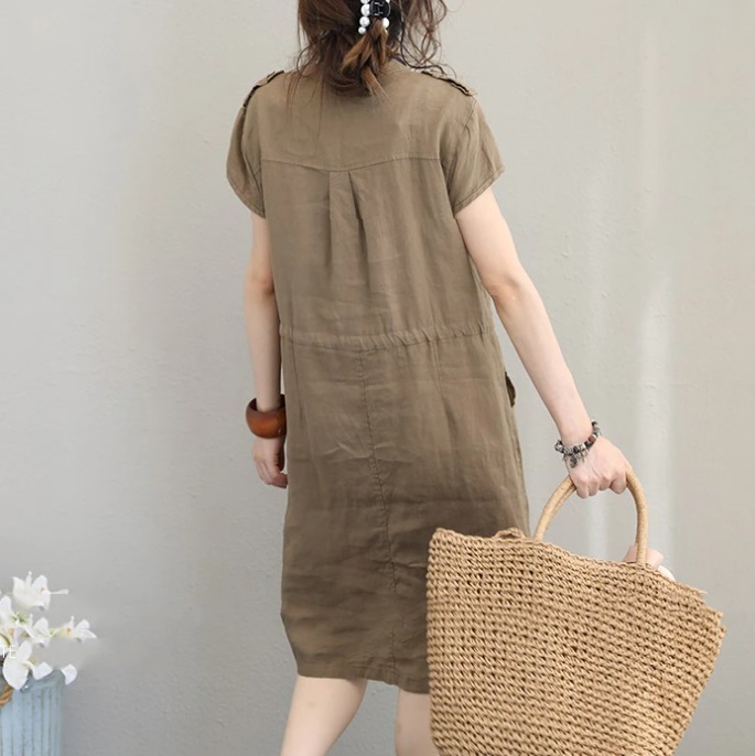 Đầm suông cổ tầu phát V linen chiết eo trẻ trung, thời trang phong cách trẻ - Kaki