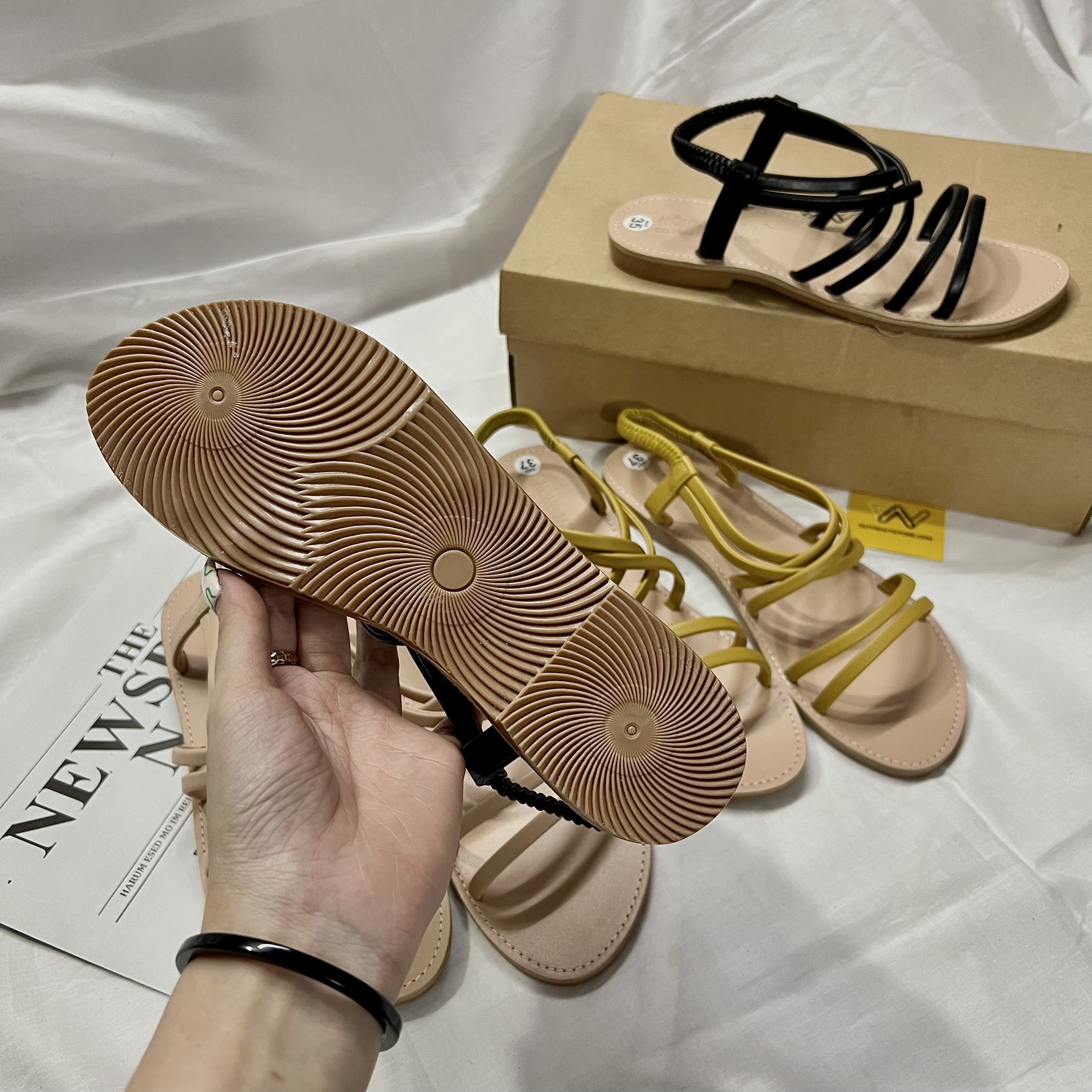 Giày Sandal Nữ Quai Ngang Đế Bệt Màu Kem Vàng Đen Dây Mảnh Nhỏ Duy Nhật Store Học Sinh Đi Học Bền Uzzang Chiến Binh Thun