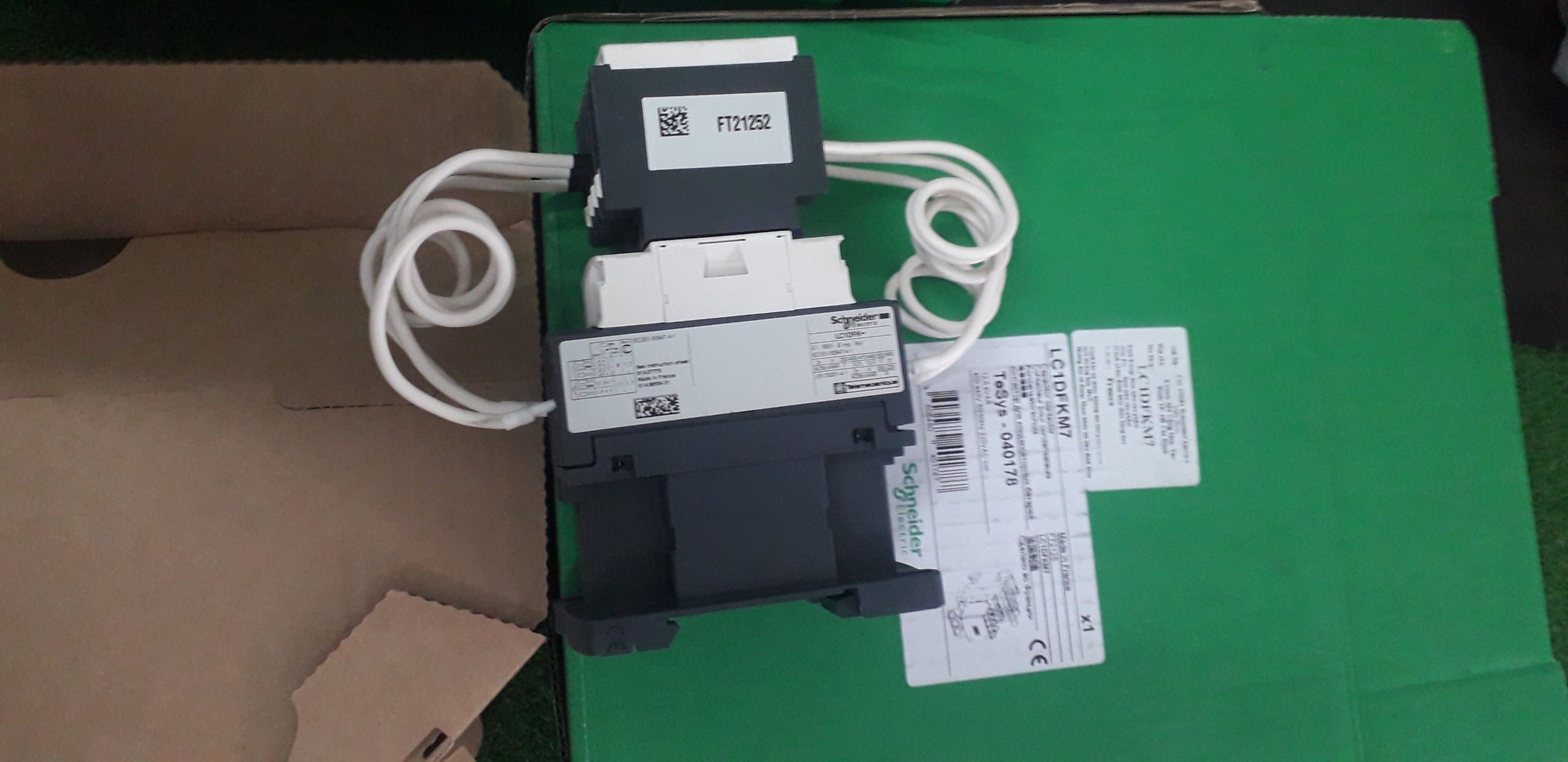 | Hàng chính hãng| Khởi động từ tụ bù LC1DFKM7 12.5kVAR 400V-415V điện áp điều khiển 220V