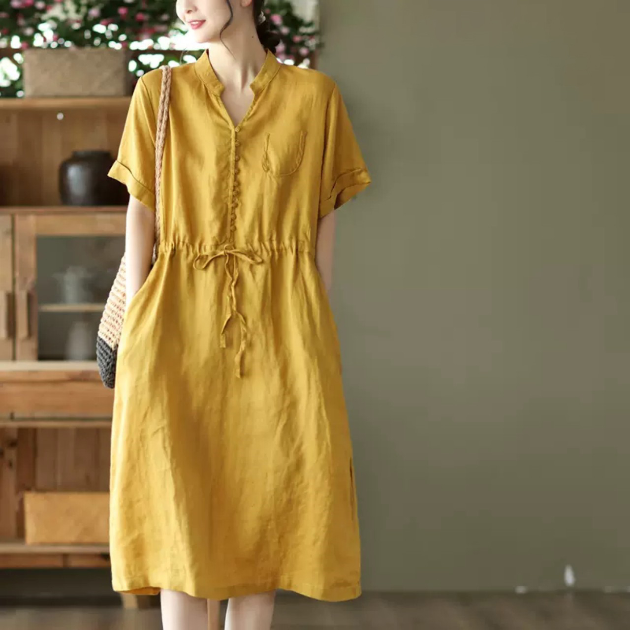 Đầm Linen suông nữ cổ V, Váy suông Linen rút eo cài cúc, tay ngắn có túi ngực, form rộng mặc hè cho nữ Haint Boutique