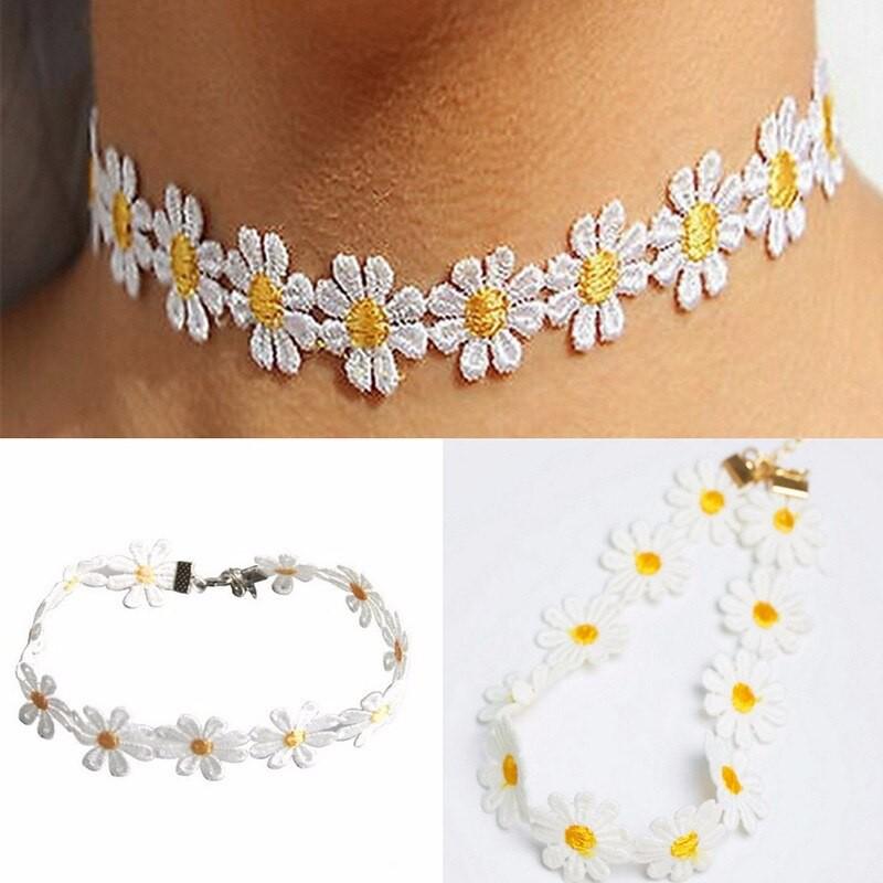 Vòng cổ choker hoa trắng nhuỵ vàng basic nữ tính CKV17