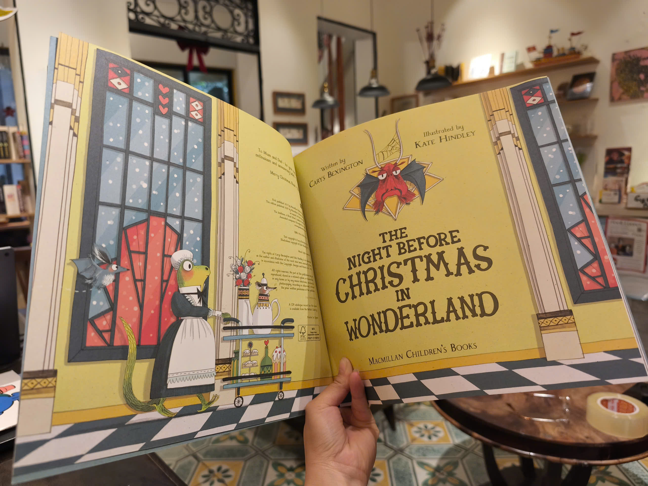 Sách - The Night Before Christmas in Wonderland by Carys Bexington