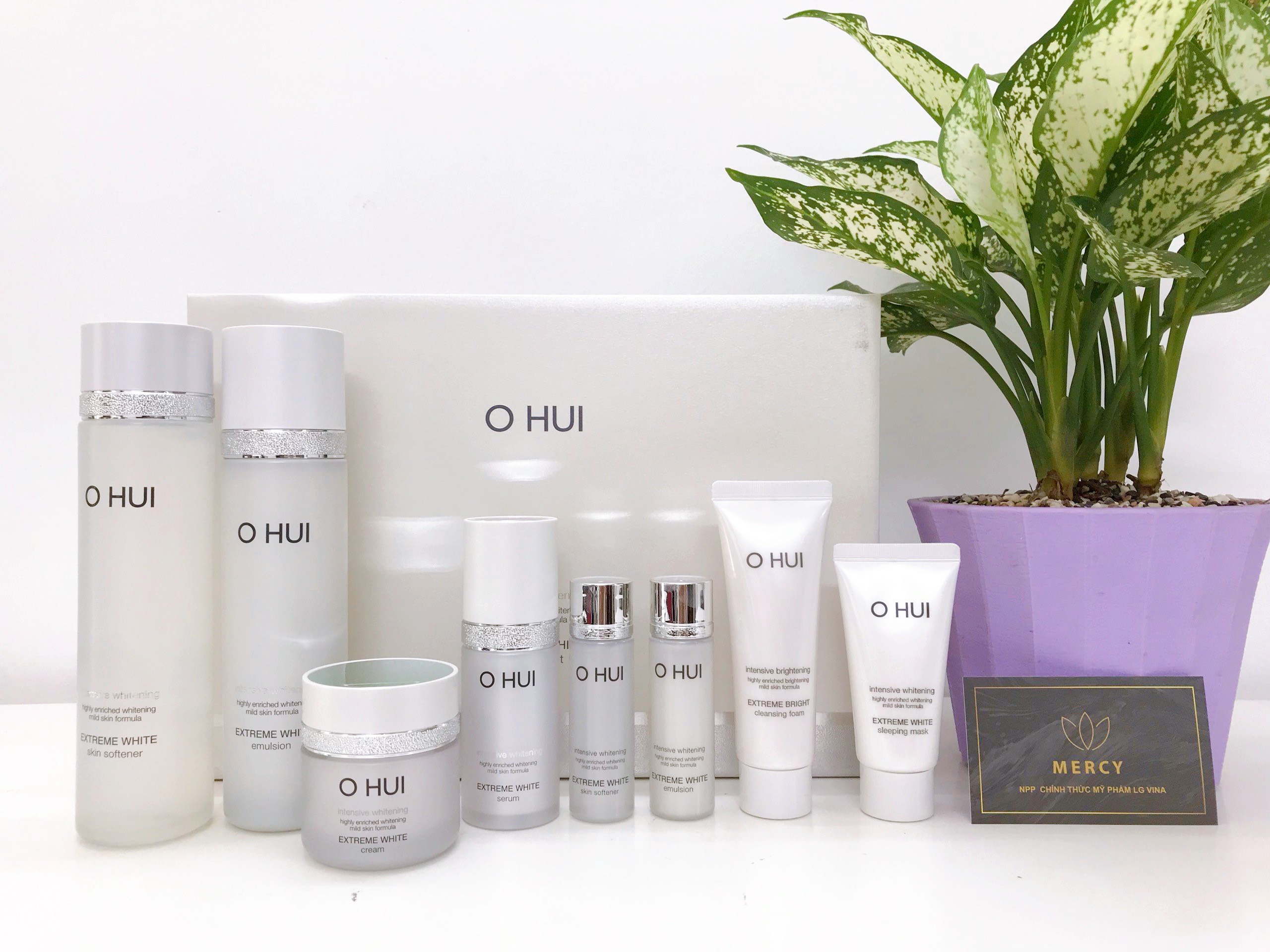 Bộ dưỡng trắng sáng da OHUI Extreme White Set 4pcs