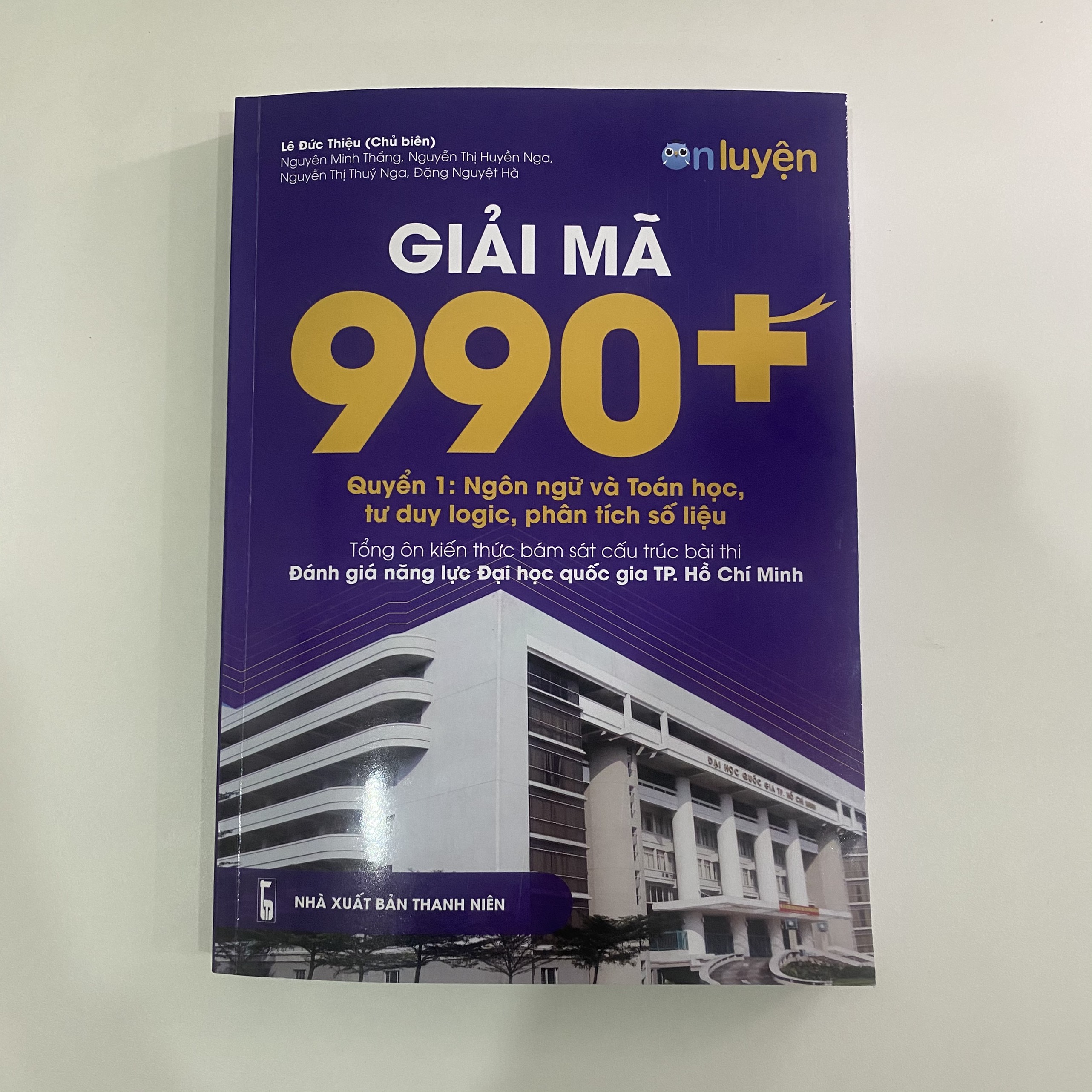 Sách Giải mã 990+ tổng ôn bài thi ĐGNL ĐHQG HCM. Quyển 1: Ngôn ngữ và toán học, tư duy logic, phân tích số liệu