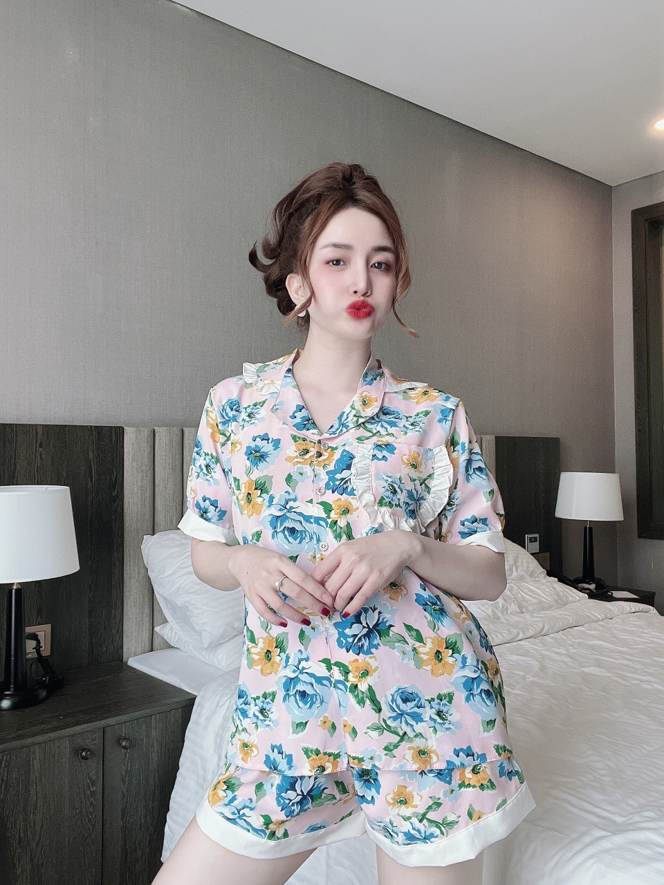 Bộ pijama nữ cộc tay quần đùi chất liệu lụa mango cao cấp, bộ đồ ngủ nữ cổ phối bèo hoạ tiết caro dễ thương CC11
