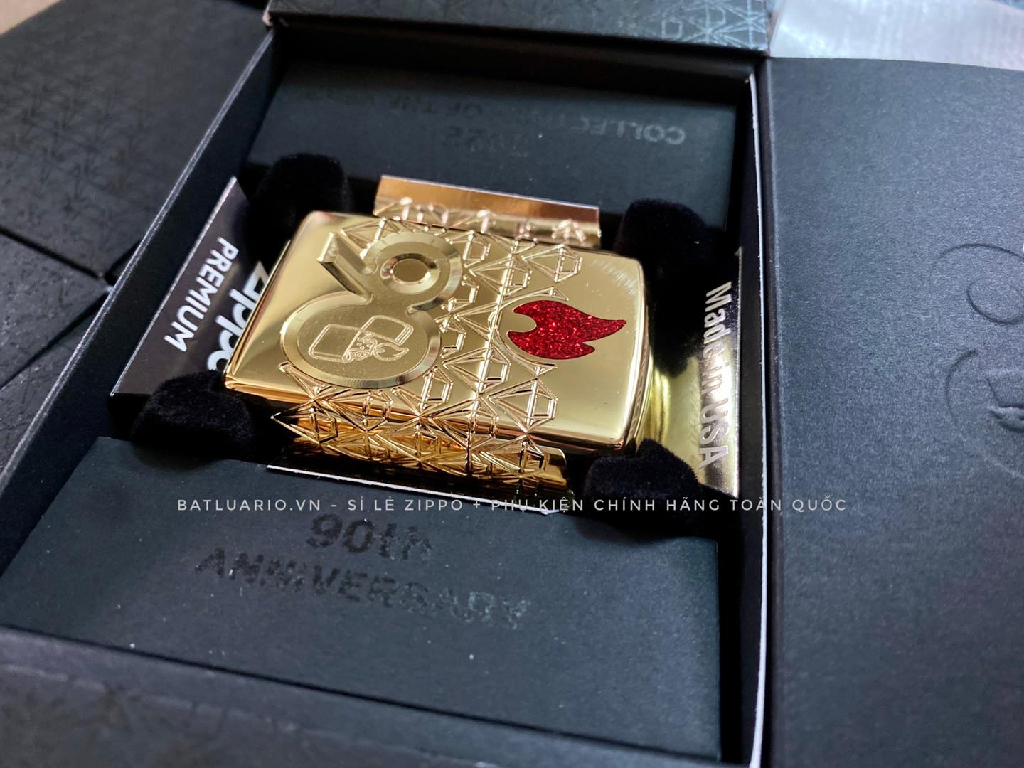 Bật Lửa Zippo 49866 – Zippo 90th Anniversary Limited Edition – Zippo 2022 Collectible Of The Year Asia – Gold Plated – Zippo Coty 2022 Asia