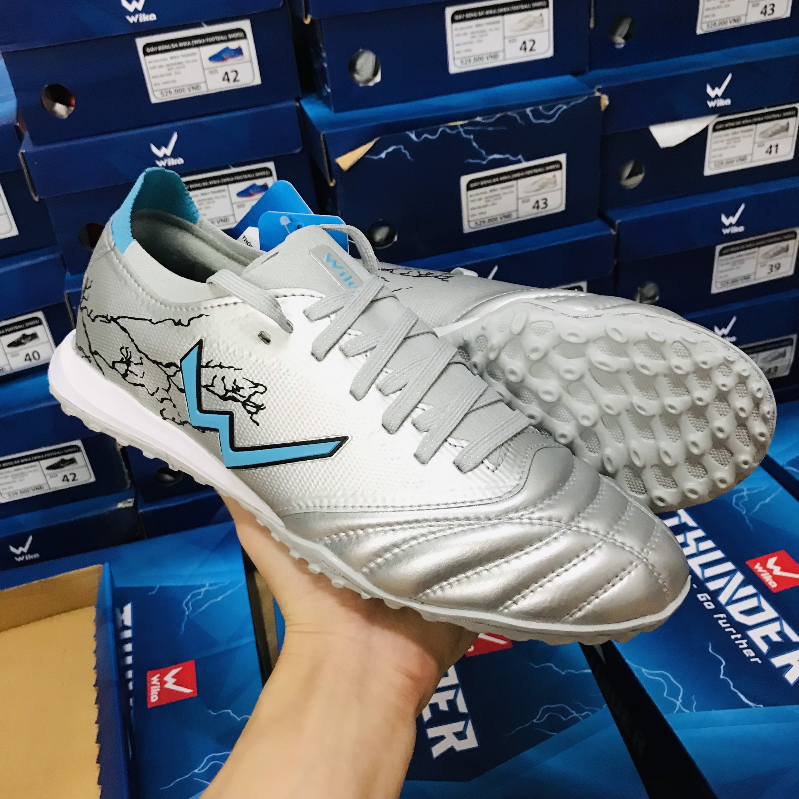 Giày bóng đá phủi hiệu WK Thunder cao cấp 2023-2024