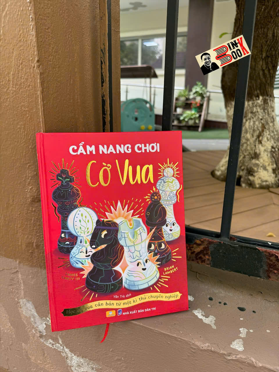 (Bìa cứng – in màu) CẨM NANG CỜ VUA - Học cờ vua căn bản từ một kì thủ chuyên nghiệp - James Canty III - Ndbooks