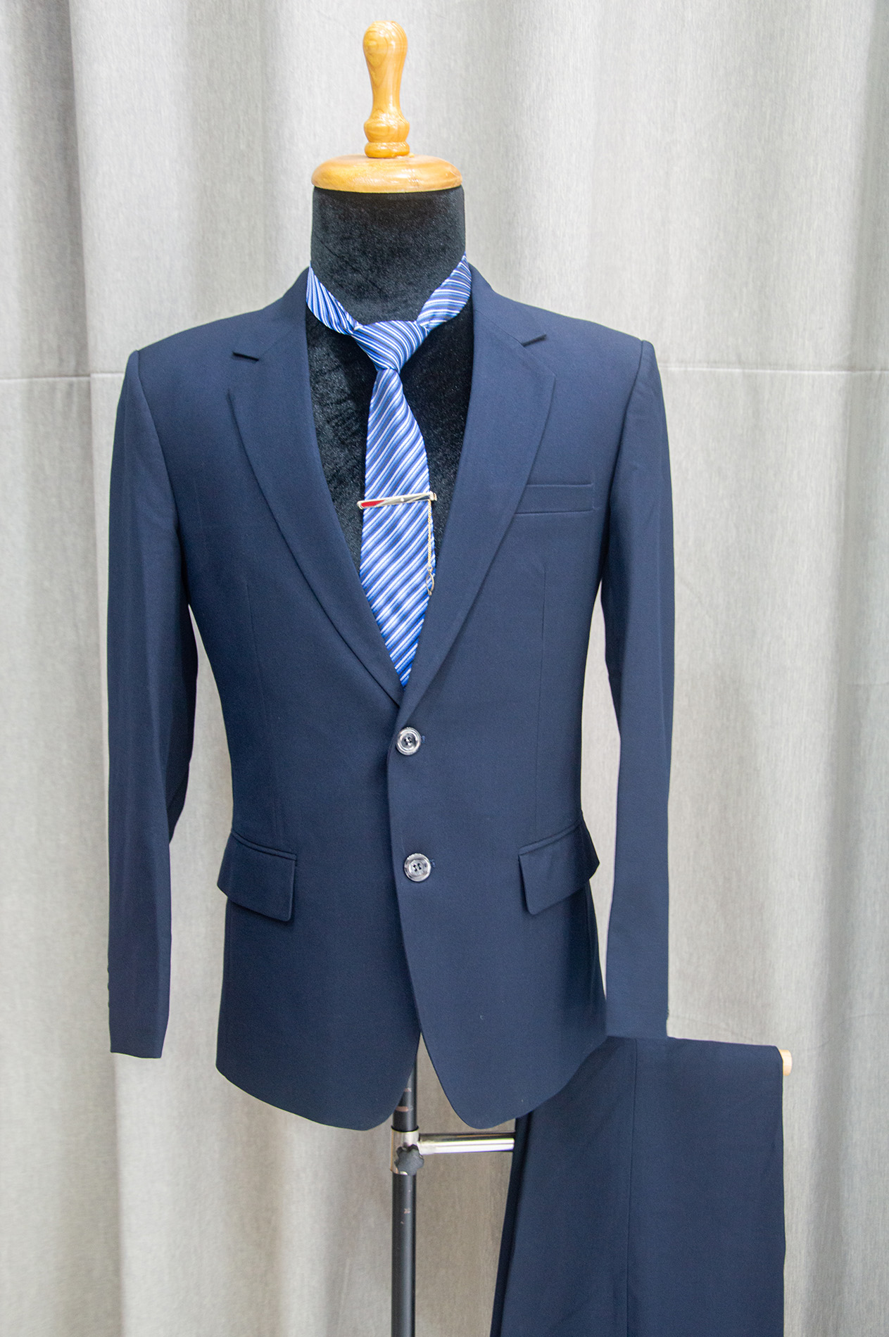 Bộ vest nam 2 nút form suông màu xanh đen chất liệu co dãn , thoáng mát tặng kèm combo phụ kiện
