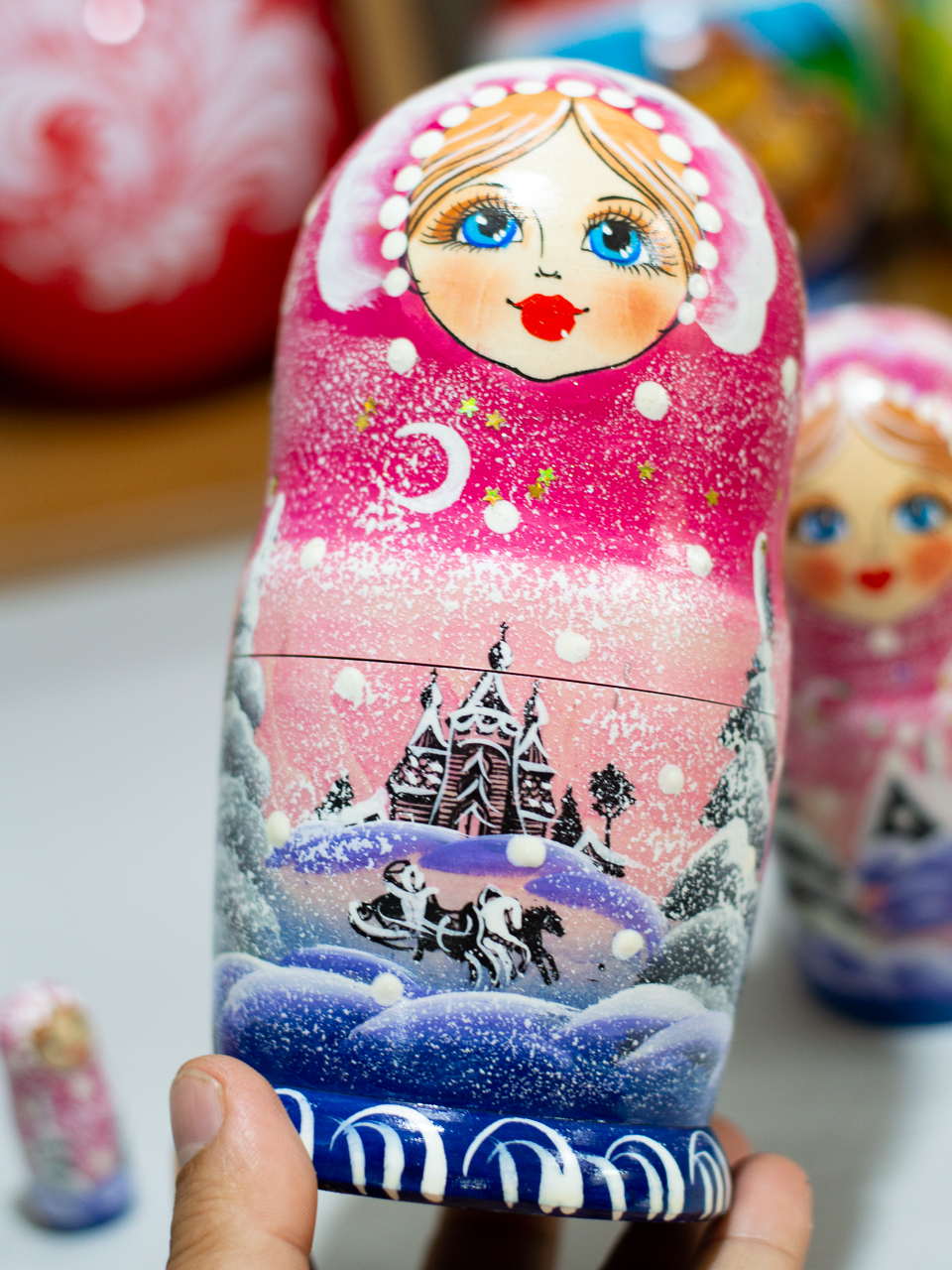 (RẤT ĐẸP VÀ ĐỘC ĐÁO) BỘ BÚP BÊ NGA MATRYOSHKA 5 LỚP 18CM QUÀ LƯU NIỆM &quot;PHONG CẢNH MÙA ĐÔNG&quot; NHIỀU MÀU CỰC ĐẸP