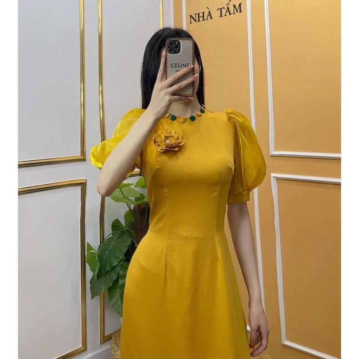 Áo dài thiết kế cúc bọc viền cổ phối hoa ngực