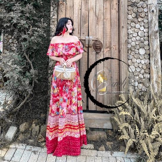 Maxi Trễ Vai Đi Biển Chụp Ngoại Cảnh Hoa Văn Rực Rỡ Nổi Bật