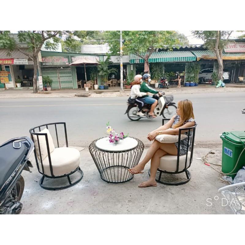 Shopha khung thép mặt nệm decor