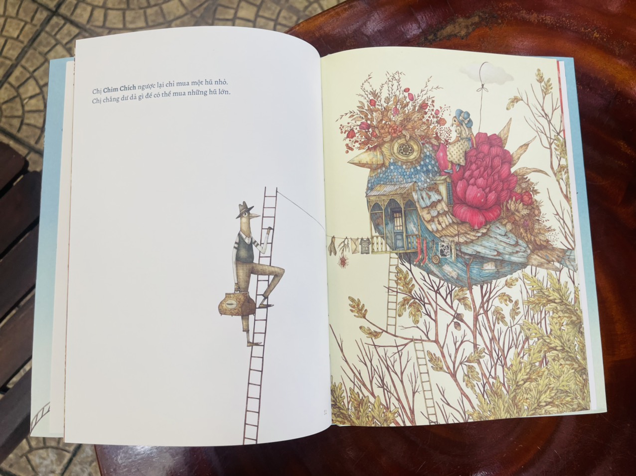 [Bìa cứng có áo, in màu toàn bộ]  Người Bán Hạnh Phúc - Davide Calì - Marco Somà minh họa - Crabit Kidbooks