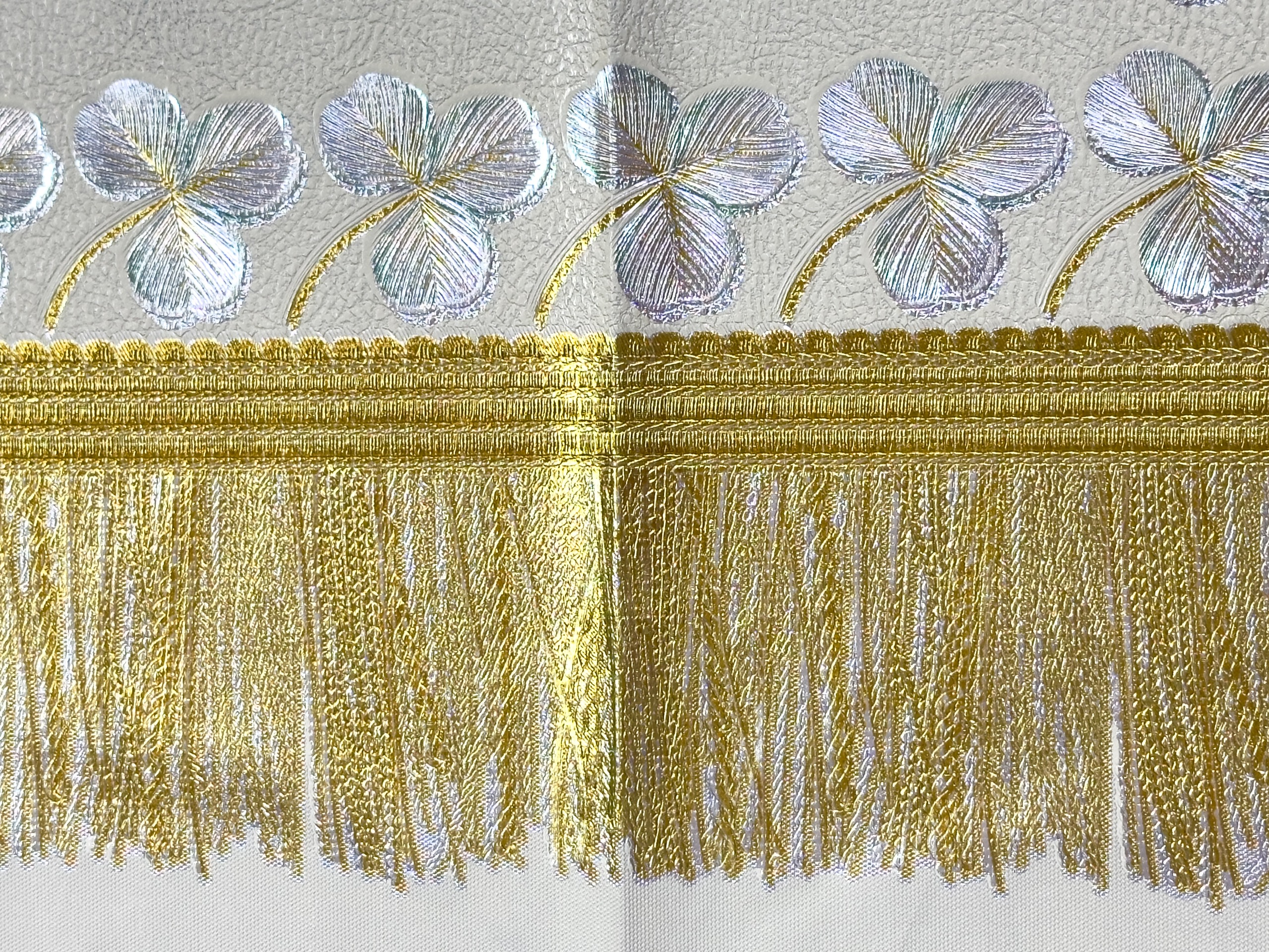 Khăn trải bàn W.751 90x150 cm, hoa văn nổi - nhũ vàng sang trọng không thấm nước, dễ làm sạch