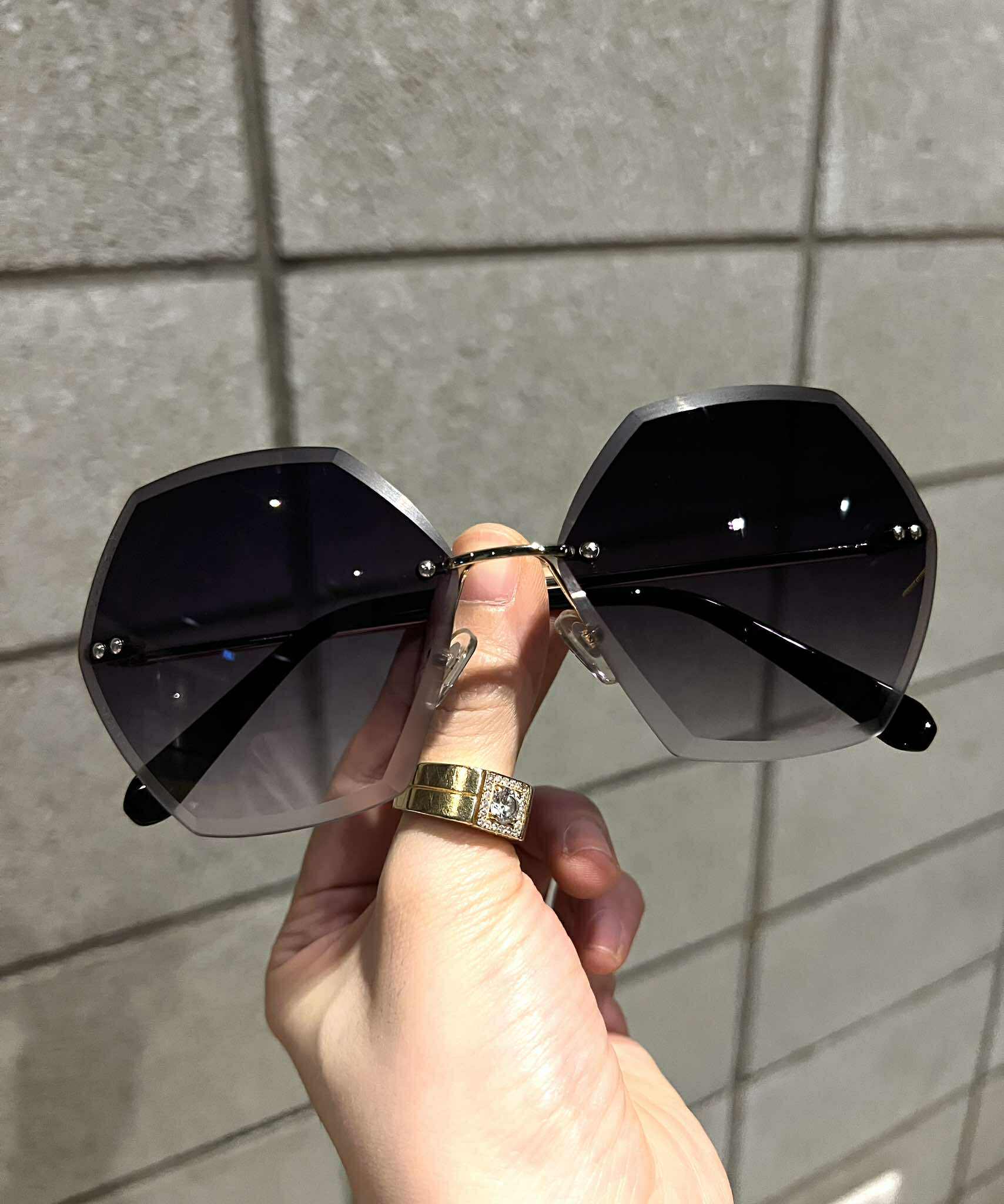 Kính râm Mắt khoan không viền  màu khói cao cấp cho nữ