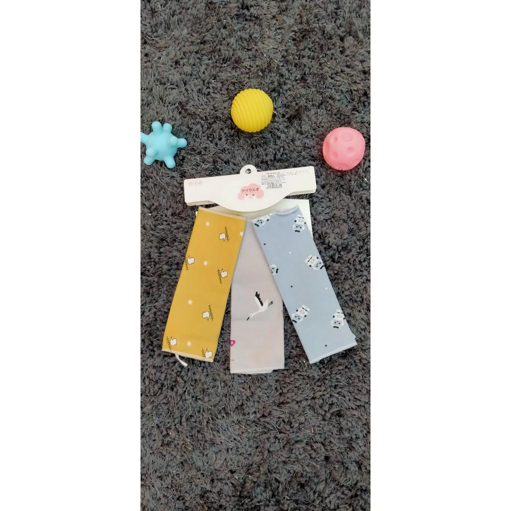 Khăn sữa em bé cotton 3 cái , chất liệu cotton 100% , thương hiệu Aiueo Nhật Bản.