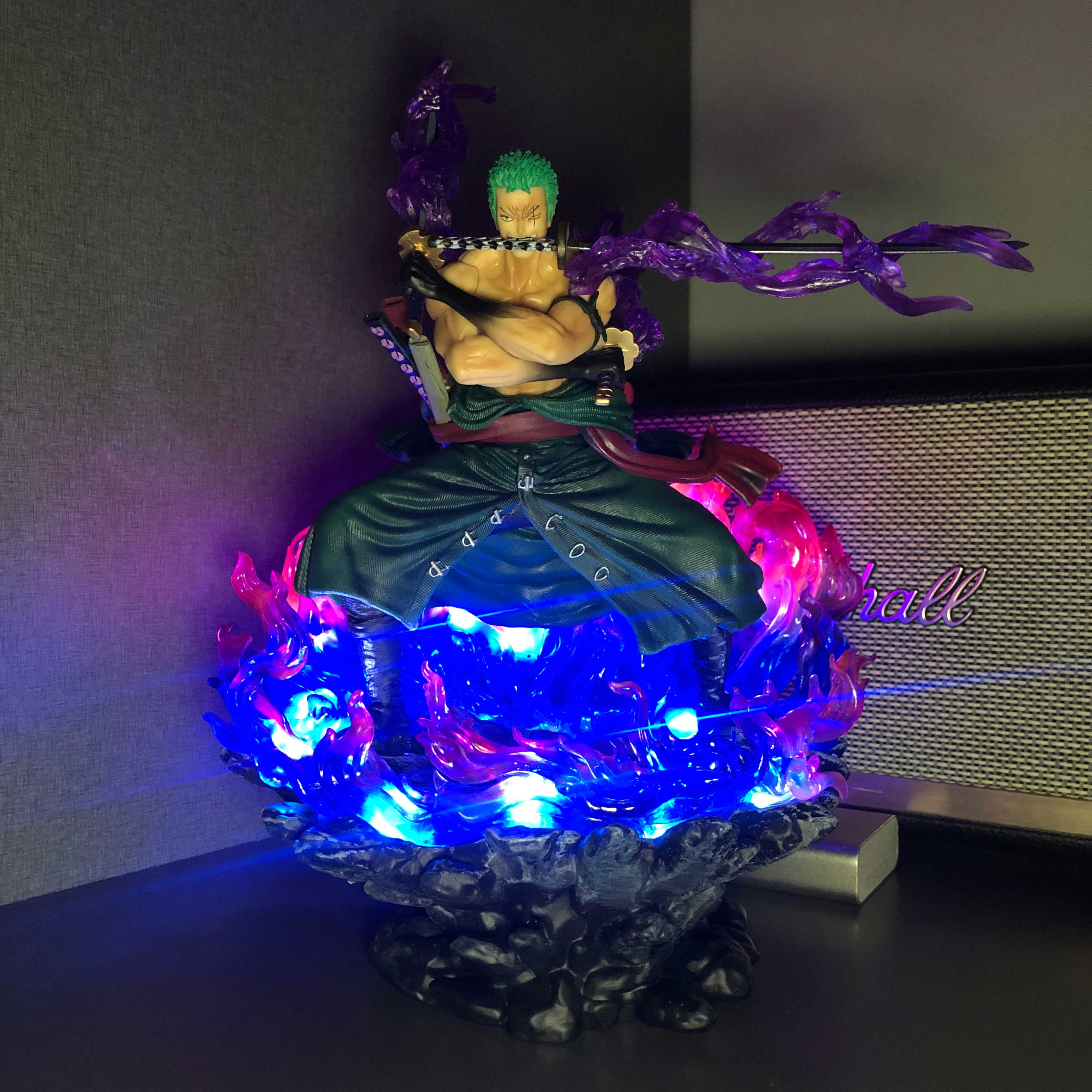 Mô hình Zoro hắc kiếm có LED 30 cm - One Piece