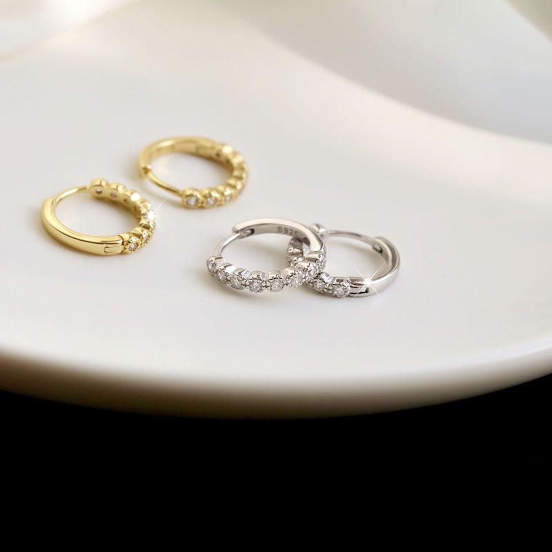 Khuyên tai bạc tròn đính đá kiểu dáng Hàn Quốc xi bạch kim, Bông hoa tai bạc tròn cao cấp.