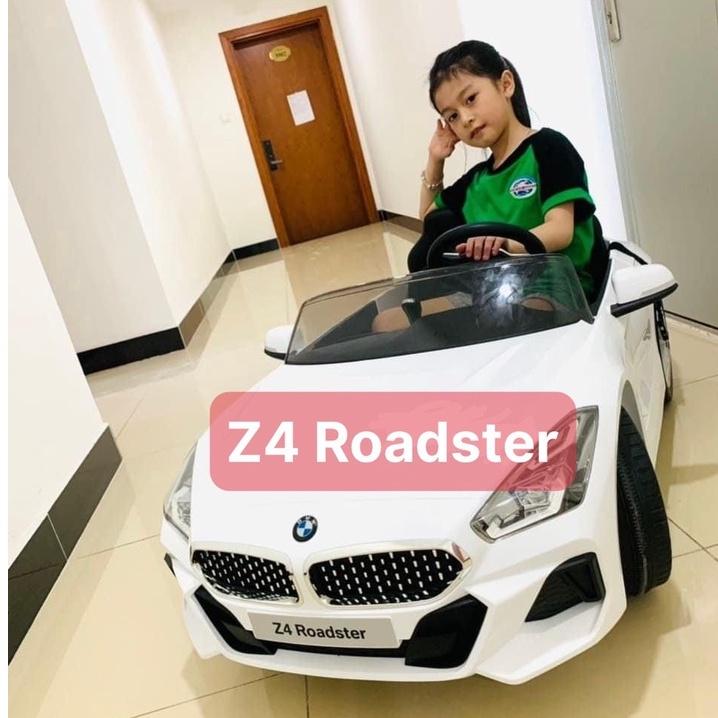 Ô tô điện trẻ em BMW Z4 Roadster 2 chỗ kết nối bluetooth 2 quạt gió có nhún (Đỏ-Xanh-Trắng)