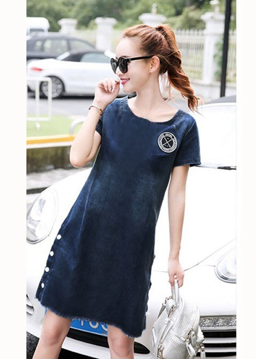 Đầm Jean Nữ Thêu Logo Phối Nút Xẻ Lai Thời Trang