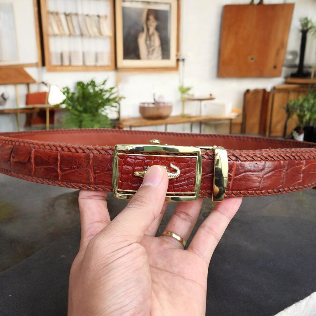 Nịt Da Cá Sấu Gai Liền Đan Viền Thủ Công N33ND2 (mặt vàng)