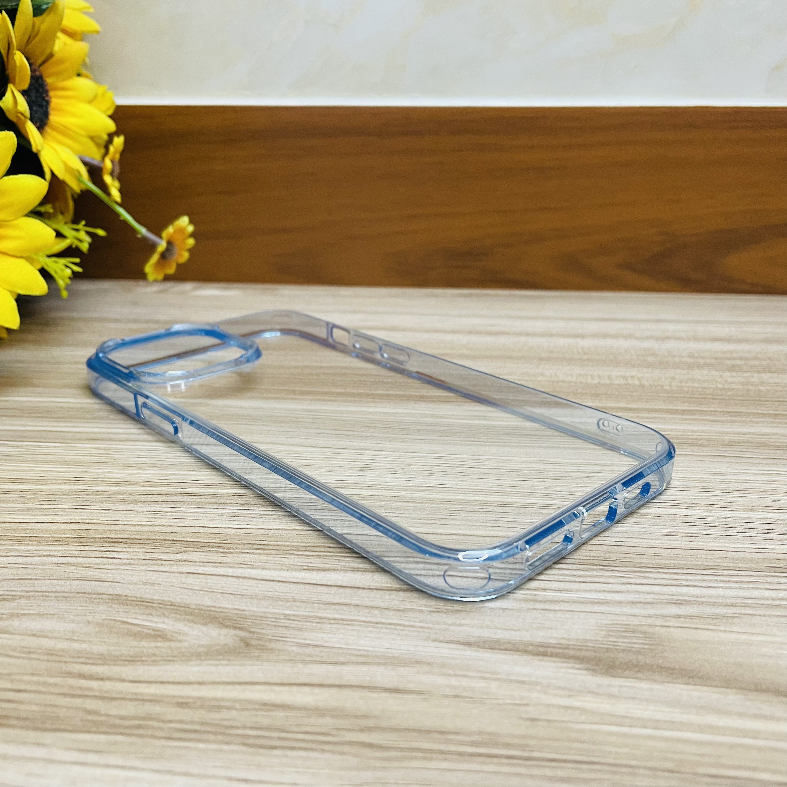 Ốp lưng Likgus trong viền màu xanh dành cho iPhone 13 Pro Max - hàng chính hãng
