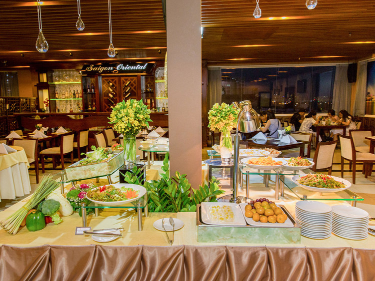Buffet cuá»i tuần á»c và hải sản tại Khách sạn Sà i Gòn