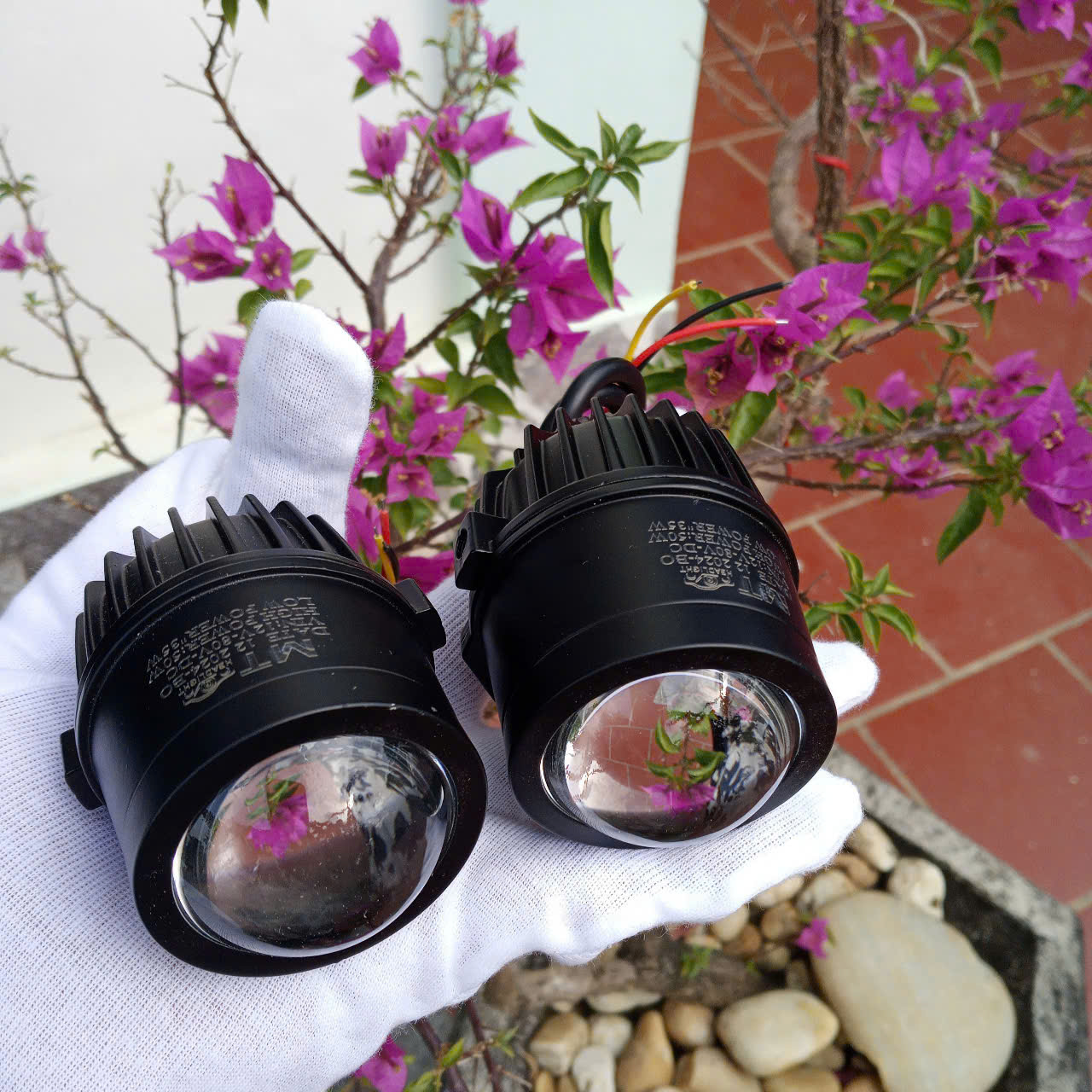 Mẫu V9 Bi Cầu Kính Mắt 2.0 Inch Siêu Sáng 12v-80v Cho OTO Và Xe Máy: Cắt Sáng Chống Chói Cực Mạnh