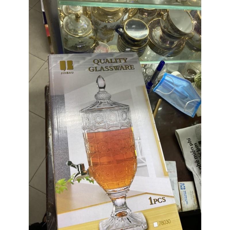 Bình thủy tinh đựng trái cây