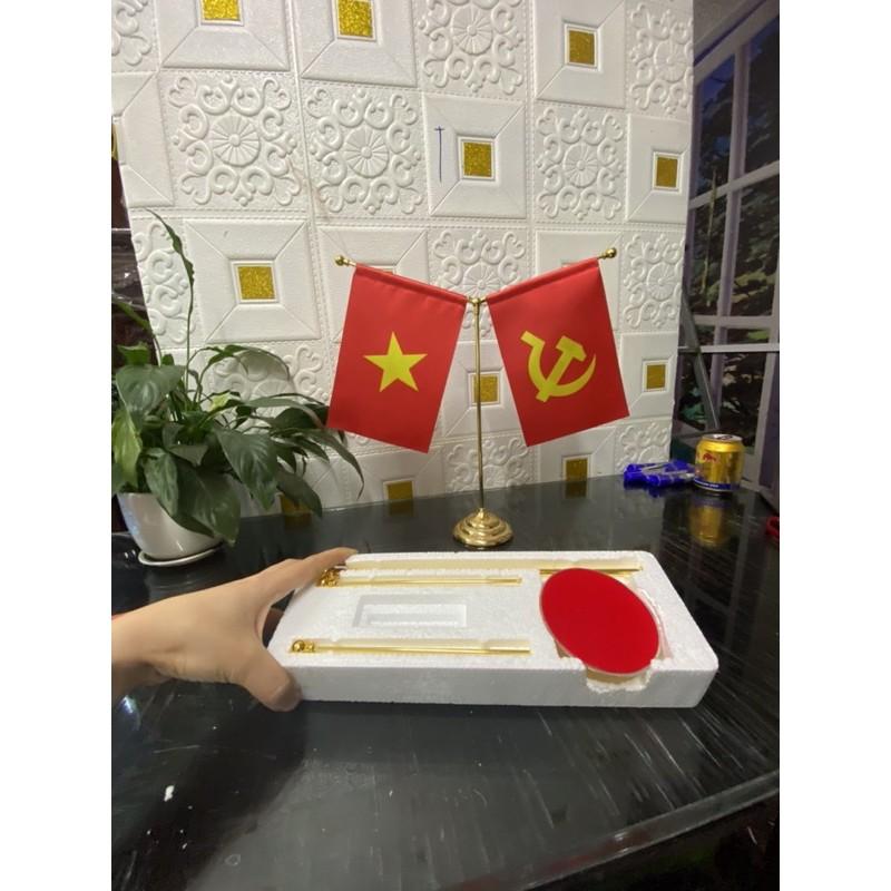 Cờ để bàn tổ quốc và đảng