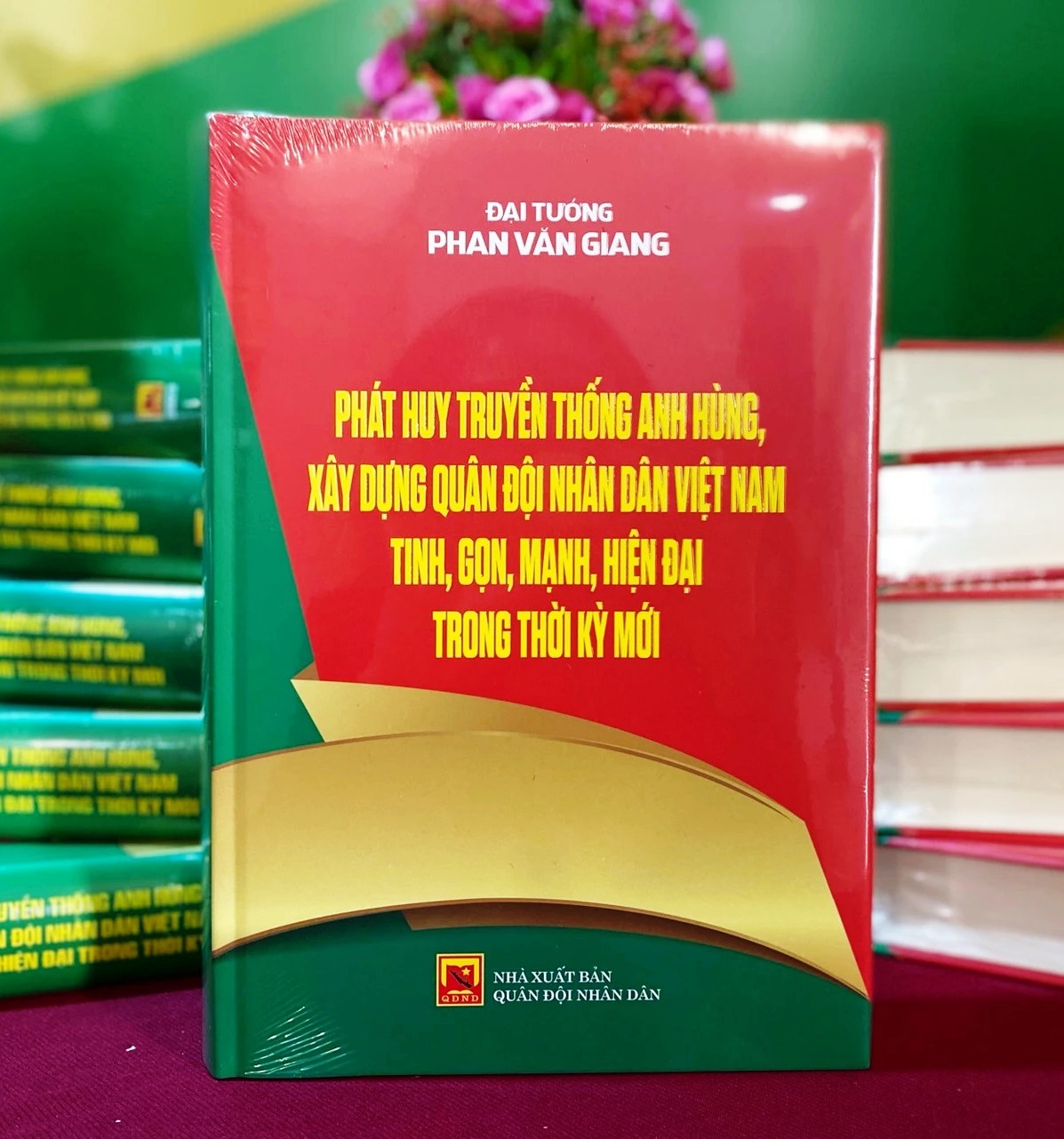 bìa cứng - Phát huy truyền thống anh hùng, xây dựng Quân đội nhân dân Việt Nam tinh, gọn, mạnh, hiện đại trong thời kỳ mới - Đại tướng Phan Văn Giang