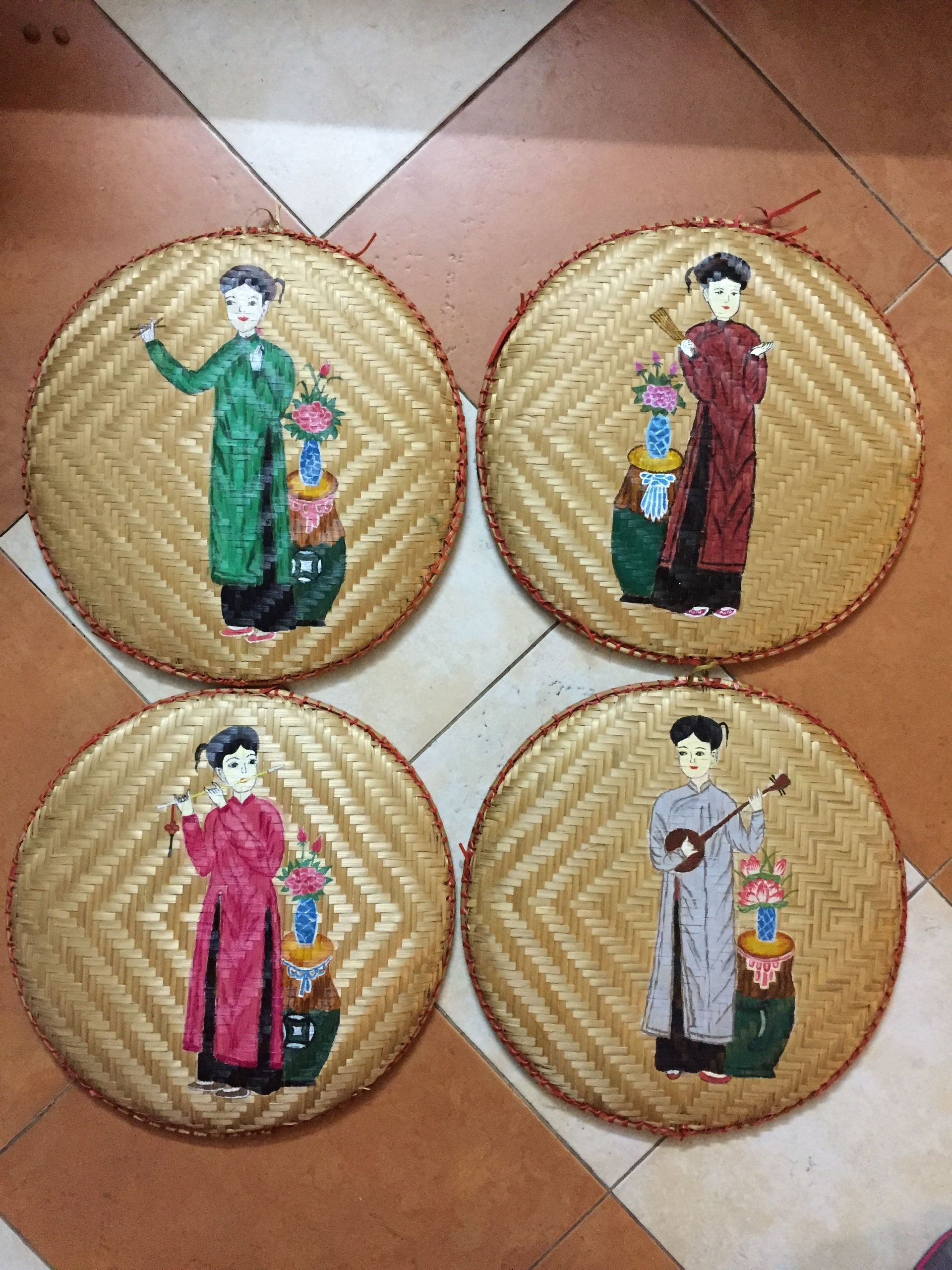 Mẹt vẽ tranh tháp rùa Hồ Gươm