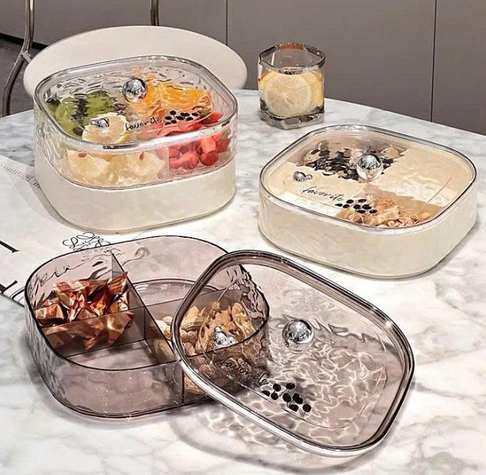 [KoSuyTu] Khay Đựng Mứt Tết 4 Ngăn Cao Cấp – Nhựa ABS An Toàn – 22×9×6cm – Nắp Gấu Sang Trọng (Đen / Trắng / Trong Suốt)