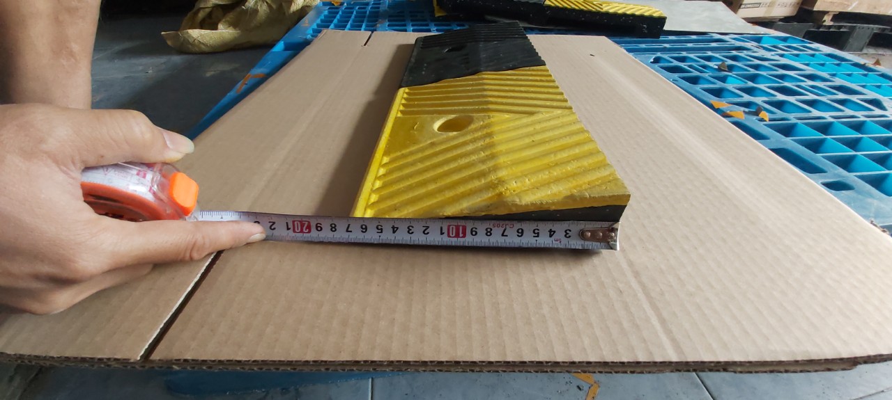 Tấm cao cu cầu dốc cao 4 dài 50 rộng 17 cm nặng 3kg