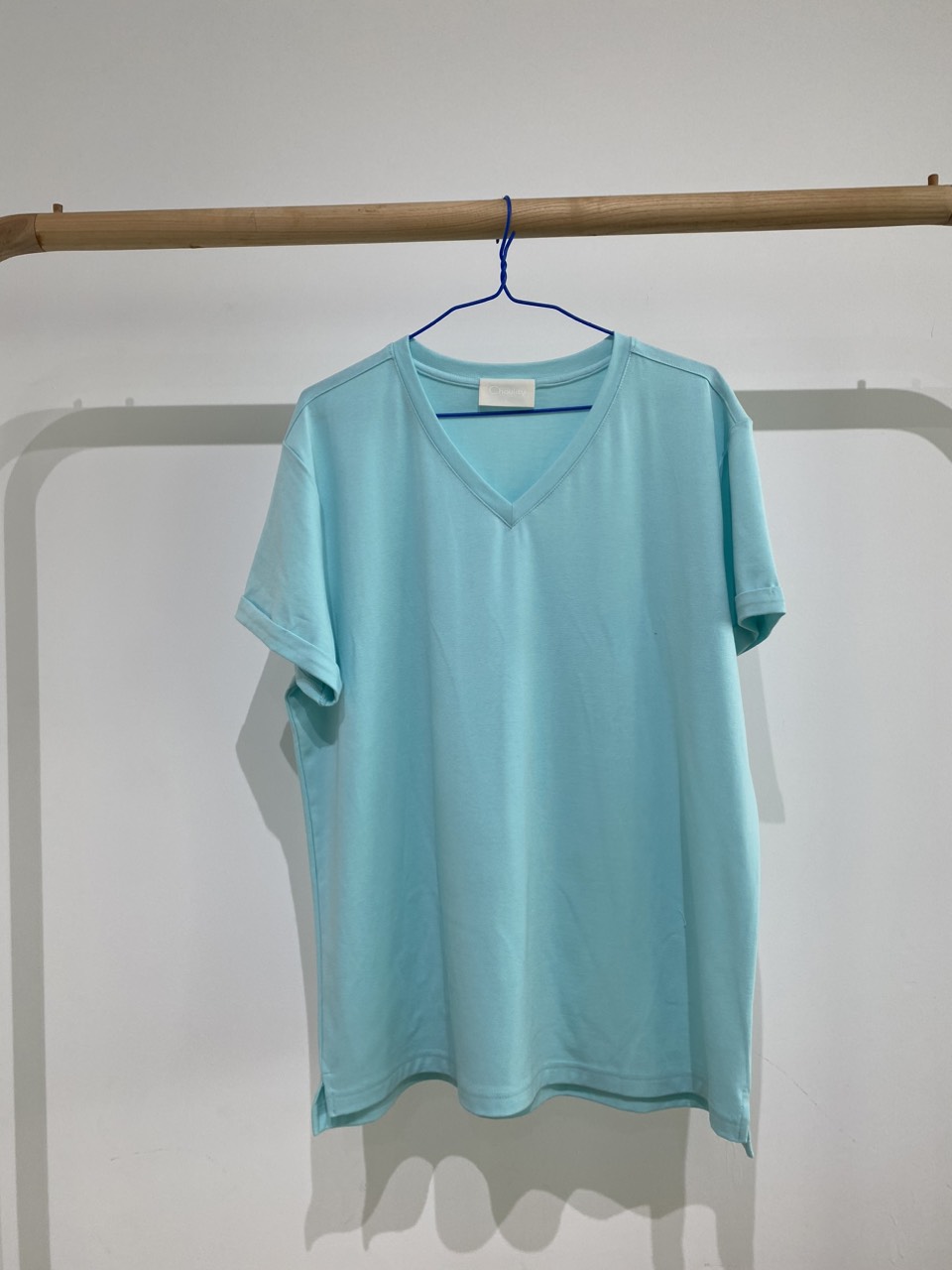 Áo phông trơn cổ tim tay gập unisex