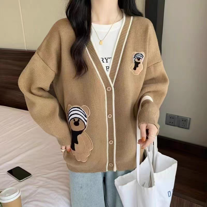 Áo khoác len nữ viền sọc form dài 4 nút tay dài thêu gấu